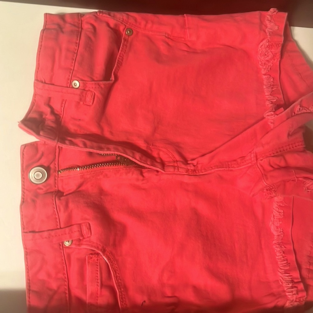 I’m selling kids bottoms,the brand is NOBO The size is 12 (kids),they are pink.